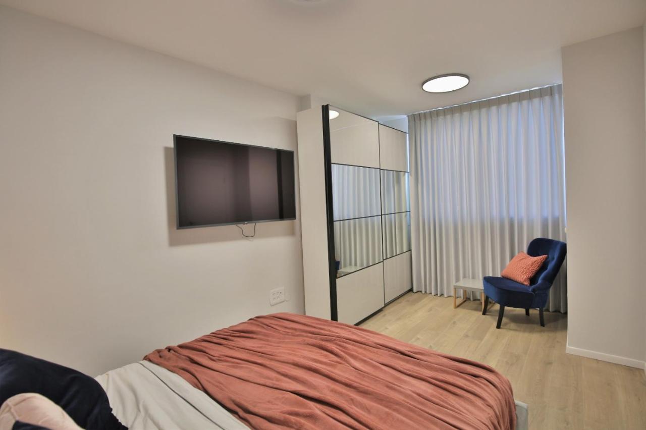 Cozy And Stylish 1-Bedroom Apartment Нетания Экстерьер фото